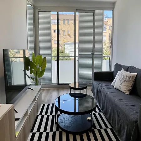 The In * L' Escala
